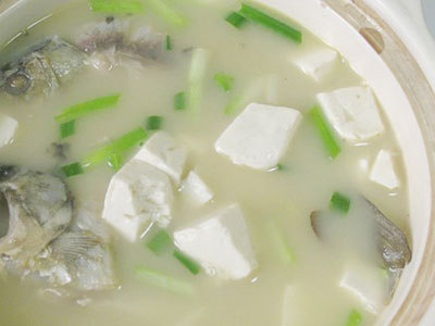 鲫鱼豆腐汤